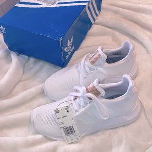 Adidas swift run w, white size 5 1/2.